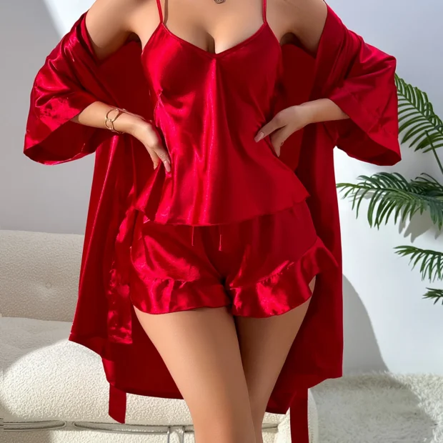 Trzyelementowy zestaw satynowy z szortami i szlafrokiem