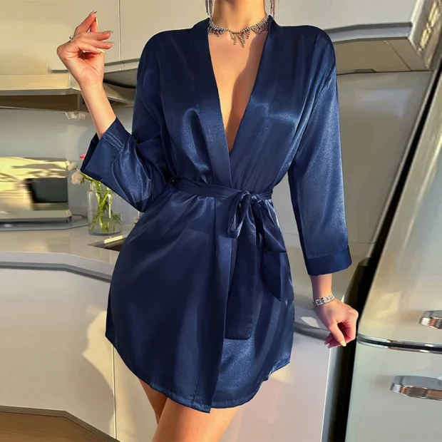 Mini szlafrok satynowy z wiązaniem