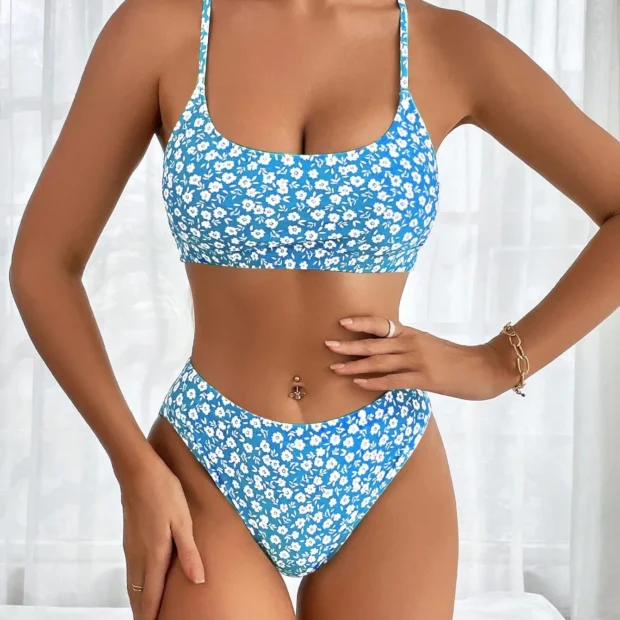 Kwiatowy strój kąpielowy dwuczęściowy z wysokim stanem