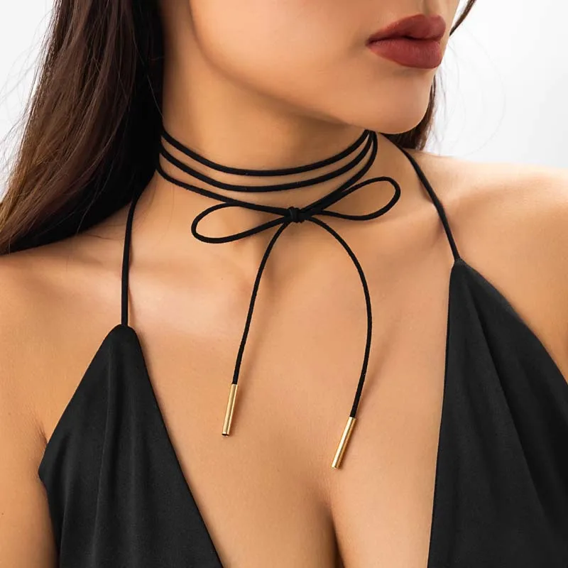 Choker wiązany z metalowymi zakończeniami — Czarny