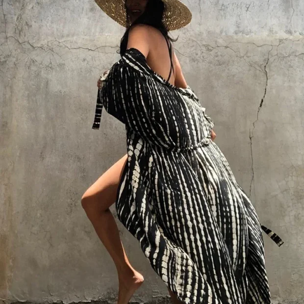 Długie kimono plażowe z wiązaniem i etnicznym wzorem