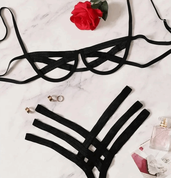 Zestaw bielizny z paskami i fiszbinami