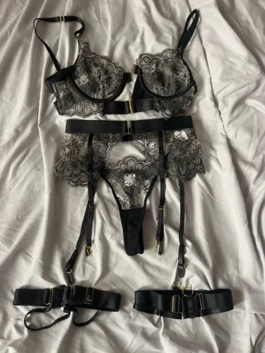 Zestaw bielizny z koronką i pasem do pończoch photo review