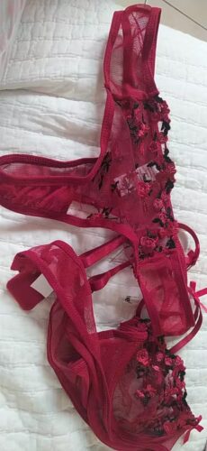 Zestaw bielizny z haftowanymi kwiatami i przejrzystym tiulem photo review