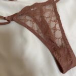 Przezroczysty zestaw bielizny z haftowanym wzorem photo review