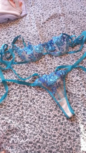 Zestaw bielizny z kwiatowym haftem i satynowymi wstawkami photo review