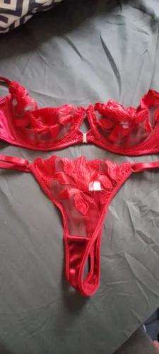 Koronkowy zestaw bielizny z haftem kwiatowym photo review