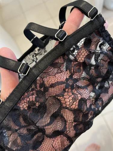 Koronkowy zestaw bielizny z gorsetowym biustonoszem i spódniczką photo review