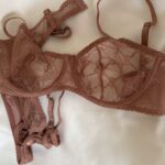 Przezroczysty zestaw bielizny z haftowanym wzorem photo review