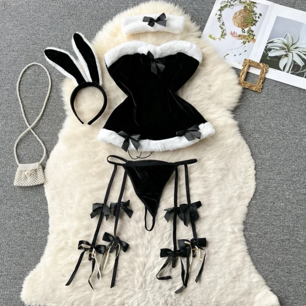 Zestaw bielizny kostiumowej z uszami królika i pasem do pończoch