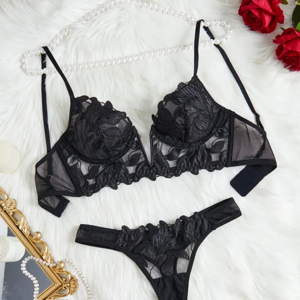 Zestaw bielizny damskiej z kwiatowym haftem i siateczką