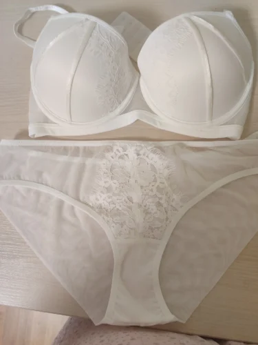 Komplet bielizny z koronkowym haftem i pełnymi miseczkami photo review