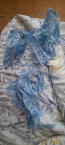 Koronkowy zestaw bielizny z wiązaniem i stringami photo review