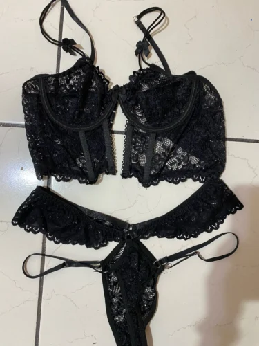 Koronkowy zestaw bielizny z wiązaniem i stringami photo review