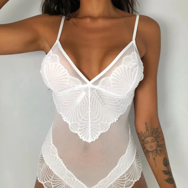 Body z koronowymi miseczkami i półtransparentnym panelem