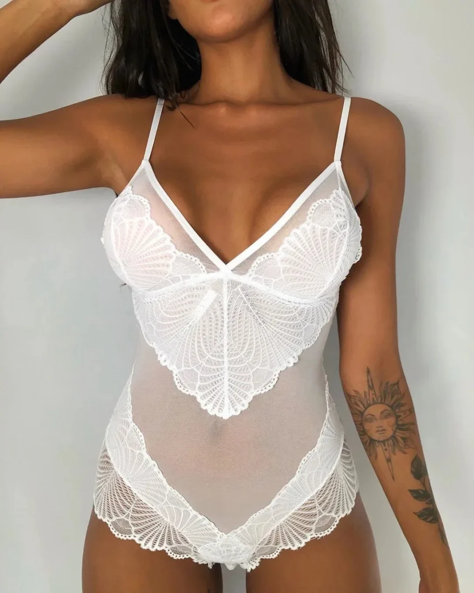 Body z koronowymi miseczkami i półtransparentnym panelem