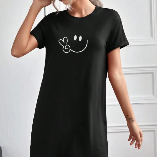 Nocna koszulka mini z graficznym nadrukiem