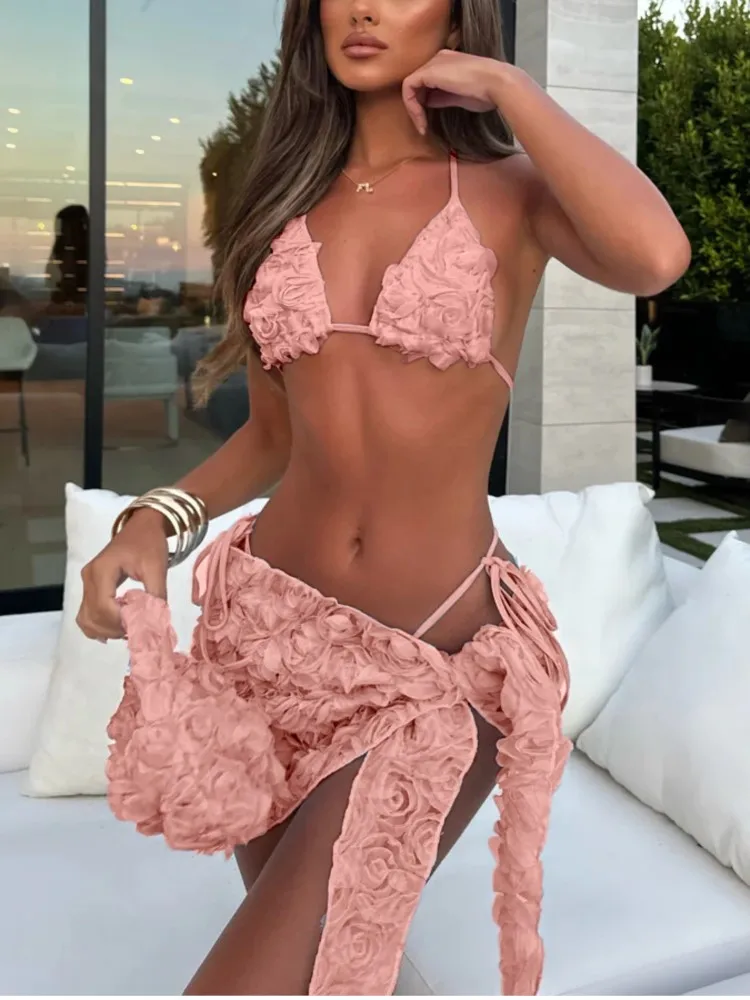 Dwuczęściowe bikini z aplikacją 3D w kształcie róż i pareo